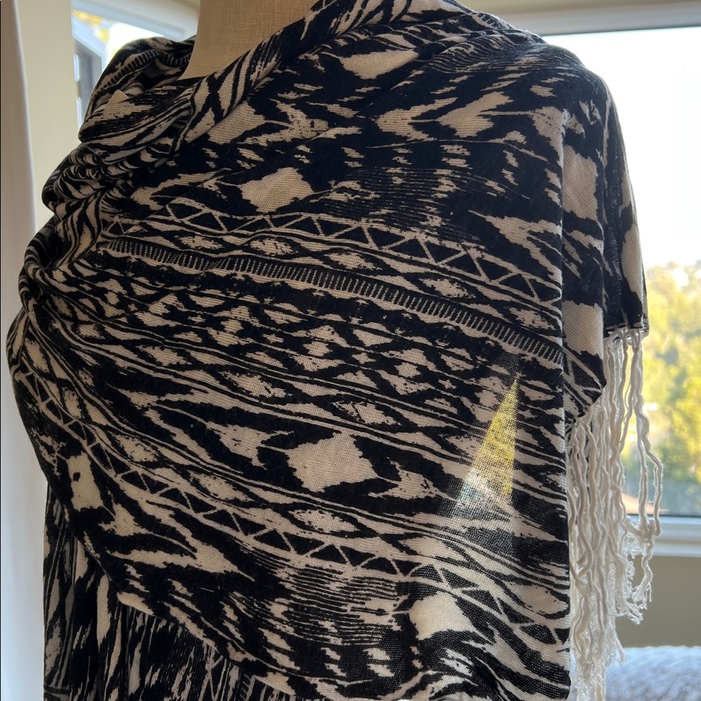 NWOT 12th Street by Cynthia Vincent scarf